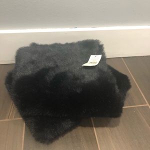 NWT Banana Republic faux fur wrap -black